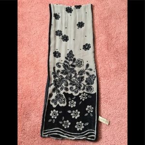 Jones New York Velveteen detailed Scarf